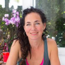 Yoga by Happinez: volg online yogalessen waar en wanneer jij wil