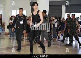 Gefällt 9.996 mal · 52 personen sprechen darüber. Bangkok Thailand 09th Apr 2018 Kunpimook Bhuwakul Wear Black Shirt During Military Conscription At A Military Conscription In Bangkok Thailand Mr Kunpimook Bhuwakul Known On Stage By His Nickname Bambam Is A