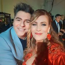 Bendecido Inicio de Semana Queridos Amigos!! #martinfierrodecable !!! La  chalina esta vez fue para nuestra querida Mirtha Gomez Villalba  @mirthagomezvillalba !!! ➡️Infinitas gracias querido Roberto Piazza Artist  & Designer @roberto piazza.ok por