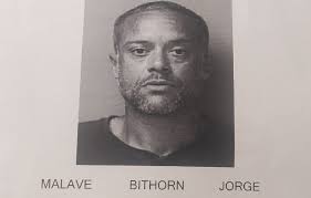 Fianza $150 mil contra hombre que llamó a su expareja desde la cárcel