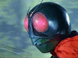 久々にdvdを引っ張り出して 仮面ライダー を視聴する お馴染みのオープニング 仮面ライダー のタイトルが出るカットを改めてよく見ると 上下左右に顔が動きまくっており しかもアップになり過ぎて 中の人の目や歯が露見してしまっているのがわかる
