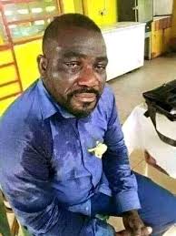 I walked into a hotel and after going through the menu, I ordered some  food. After about 20 mins a group of guys and ladies walked in & ordered  theirs. To my