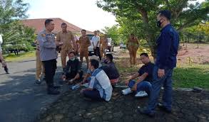 Di tengah kesibukannya bekerja, ia tetap memupuk impian untuk membuat bisnis. Tidak Lolos Seleksi Kantor Dpmd Mura Diobrak Abrik Balon Kades Buanapost