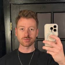 ian helms 🐒 (@ianhelms)