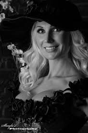 Elena Fuller's Instagram, Twitter & Facebook