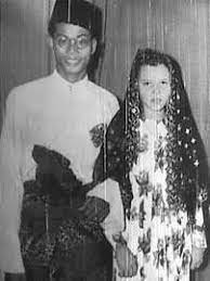 Selepas lebih dua bulan bertarung nyawa, anak kepada pelakon abby abadi, muhammad danial firman faizal meninggal dunia akibat komplikasi pada hati. Nota Sejarah Melayu Natrah Pencetus Semangat Nasionalis Kaum Melayu 1937 24 Mac Natrah Dilahirkan Di Tjimahi Jawa Indonesia Dengan Nama Bertha Hertogh Atau Maria Huberdina Hertogh Disember 1942 Bertha Hertogh