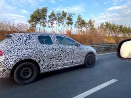Skoda fabia 4 preview vorschau erste skizzen vom design bilder first pictures exterieur außen led rückleuchten matrix led letzte infos vor premiere. Skoda Uz Pilne Testuje Novou Fabii Muzete Ji Potkat Na D11 Portal Ridice