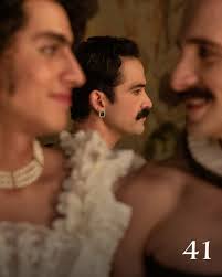 Percival, un pianista tímido, y además rooster, el gerente del sitio, luchan por conservar sus sueños vivos. Peliculas De Baile Online
