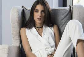 Η πρώην παίκτρια του survivor γιορτάζοντας την ανάσταση πήρε το μικρόφωνο και τραγούδησε ένα πολύ παλιό και γνωστό τραγούδι. Meta To Survivor Den Mporei Na Stamathsei Na Trwei H Anna Maria Bellh Photos Greek Web Tv Live