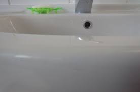 Badewannen sind in der regel aus emaille, acryl oder keramik hergestellt. Kratzer Badewanne Hausmittel Tipps Frag Mutti