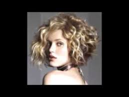 Coiffure Carre Plongeant Boucle Youtube Cette coupe un brin femme fatale, est plus longue sur le devant, comme une. coiffure carre plongeant boucle