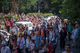 We did not find results for: Cu Bastonul Prin BucureÈti Mii De Oameni Se AdunÄ Pe StrÄzi SÄ Descopere Istoria UitatÄ A OraÈului Lor In UrmÄ Cu 8 Ani Nimeni Nu Era Interesat De Povestea BucureÈtiului