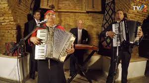 Provided to trvid by believe sas trece timpul ca nebunul · azur, azur din braila azur & nelu vlad ℗ max music. Taraful De La VarbilÄu Trece Timpul Ca Nebunul PoliticÄ Si DelicateÅ£uri Youtube