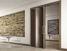 Le dimensioni di una porta per cabina armadio possono essere varie, ma in genere sono a tutta altezza, massimo di 3 mt, e con una larghezza massima per anta di 1,50 mt, ma ci sono molte soluzioni personalizzabili secondo l'esigenza particolare. Sistema Per Porte Pieghevoli Da 3 A 6 Ante Accordion