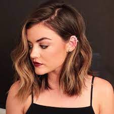 Get Lucy Hale S Dark Lip Look From The Amas Lucy Hale Short Hair Hair Inspiration Lob Haircut