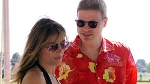 The death of billionaire steve bing, (elizabeth hurley & damian hurley). Steve Bing Elizabeth Hurley Remembers The Good Times With Sweet Kind Ex Bbc News