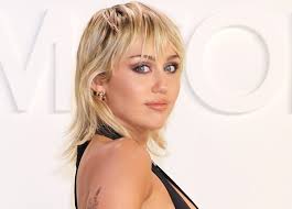 Modelle nel 2021 ed è una tendenza che si sta protraendo anche al 2022, . Tagli Di Capelli Corti Primavera Estate 2021 Dal Mullet Al Caschetto Ringiovanente Ultimora News