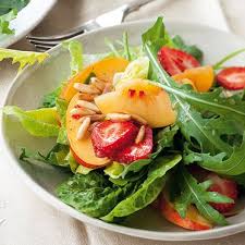 Fruchtiger Sommersalat Mit Chili Vinaigrette Rezept Erfrischende Knackige Sommersalate Mit Sonnengereiften Aromat Sommersalat Rezepte Salate Rezepte Gesund