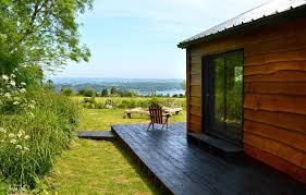 On the street of central avenue and street number is 32. Chalet L Atelier Landevennec France Booking Com