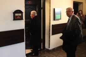 Będzie świadkiem w sprawie pozwu ofiary księdza pedofila pawła k., opiewającego na. Biskup Pojawil Sie W Sadzie Jan Tyrawa Zeznawal W Procesie Bylego Ksiedza Pedofila Metropolia Bydgoska