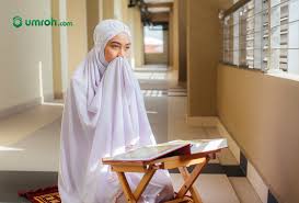 Sebab dengan ilmu kita bisa mengetahui mana yang baik dan yang tidak baik menurut. Kewajiban Seorang Istri Sesuai Dengan Al Quran Dan Hadist Umroh Com