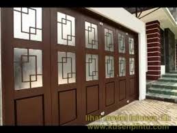 Keawetan menggunakan bahan aluminium sudah tidak diragukan lagi. 13 Pilihan Model Desain Gambar Pintu Garasi Kayu Minimalis Pintu Garasi Mobil Youtube