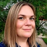 Melissa Hauer's Instagram, Twitter & Facebook