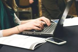 8 Pros to Use a Custom Essay Writing Service | ComputingForGeeks