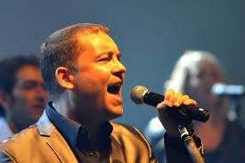 Patrick Koclaym gravit les marches de la chanson française