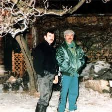 Freddie Mercury And Jim Hutton In Garden Lodge Freddie Mercury Birthday Freddie Mercury Jim Hutton Freddie Mercury