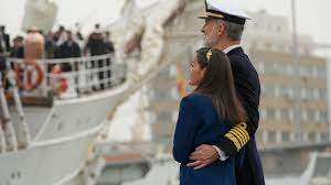 Los reyes despiden emocionados a la princesa Leonor, que zarpa en el buque  escuela Juan Sebastián Elcano
