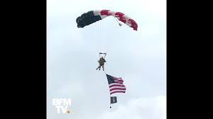 Ce sont plus de 4300 photographies historiques du débarquement du 6 juin 1944 et de la bataille de normandie qui sont désormais disponibles en ligne gratuitement. A 97 Ans Ce Veteran Reitere Le Saut En Parachute Qu Il Avait Effectue Lors Du Debarquement Youtube