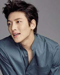 Boş zamanlarında, yakın arkadaşlarıyla buluşup birlikte sohbet ederken kahve içer, sağlığını koruyabileceği; Ji Chang Wook ì§€ì°½ìš± K Drama Wiki Fandom