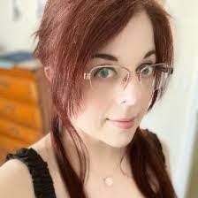 Laura Czerwonka's Instagram, Twitter & Facebook