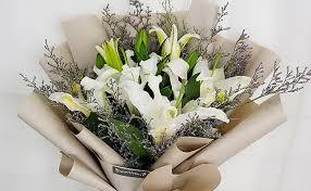But if you're clueless about bouquets, we're here to help. 7 Flowers That Are Commonly Used In Bouquets Floweraura