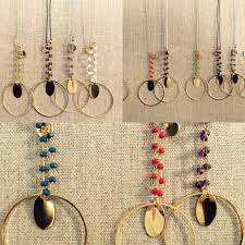 Création de bijoux artisanaux bracelets, boucles d'oreilles et colliers en matéraux naturels. Mona Bella Des Bijoux Fantaisies Fait Maison Marseille Fait Maison