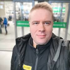 A boss has the title, a leader has the people!