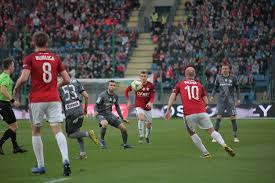 Legia warszawa potwierdziła mistrzowskie aspiracje, pokonując wisłę kraków 3:1 w meczu 28. Wisla Krakow Legia Warszawa 2018 2019 Maksymilian Trus Flickr