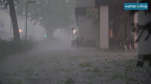 Hagel gewitter in münchen deutschland so. Munchen Eisbrocken Gross Wie Golfballe 10 06 2019 Youtube