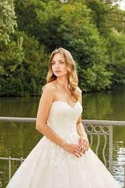 In unserer brautboutique findet ihr noch viele weitere modelle. Brautmode Diane Legrand Brautkleid 50209 Anna Moda