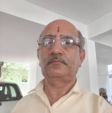 प्रतिदिन माँ बगलामुखी का स्मरण करने से आपकी सब ओर रक्षा होती है, तीनों  लोकों में कोई आपको हानि नहीं पहुंचा सकता।