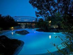 Center parcs revolutionised the short break holiday market in the uk when it opened its first village at sherwood forest in july 1987; Outdoor Pool At The Subtropical Swimming Paradise Center Parcs Uk Outdoor Pool Centre Parcs