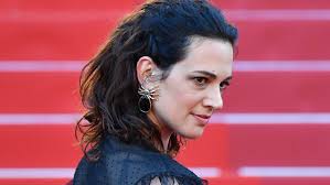 33,326 likes · 51 talking about this. Asia Argento Aufgetauchtes Selfie Belastet Sie Schwer