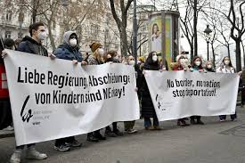Um hinaus in die welt zu tragen, was ihm auf dem. Schuler Demo Gegen Abschiebungen Wien Orf At