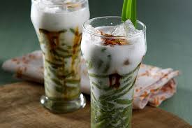 Minuman yang satu ini, juga memiliki nama berbeda yaitu es dawet. Mengenal Perbedaan Cendol Dan Dawet Minuman Segar Yang Serupa Tapi Tak Sama