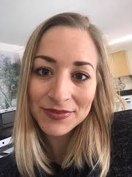 It's always cracked me up that with the THIN layer that Rory applied to  lanes head it “came out” that vibrant 😂😂