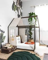 Epingle Par Jldecorr Sur Chambre Petit Garcon En 2020 Lit Maison Chambre Petit Garcon Lit Bebe Bois