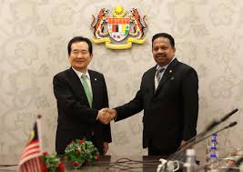 Memanggil parlimen bersidang dalam tempoh masa 6 bulan dengan sidang sebelumnya. Portal Rasmi Parlimen Malaysia