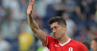 Our group works in two distinct, but complementary, areas of science, experimental cold molecular physics and physics education research. Chelsea Plot 50m Raid For Lewandowski Football365