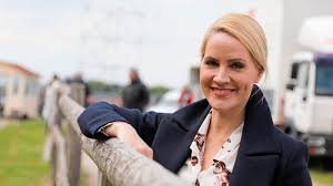 Judith rakers in der nebenrolle als geisel war das geld wert. Starke Durch Umgang Mit Pferden Judith Rakers Entspannt Bei Horses Dreams